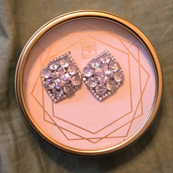 BB Lila NWT Crystal Stud Post Earrings - Picture 2 of 8